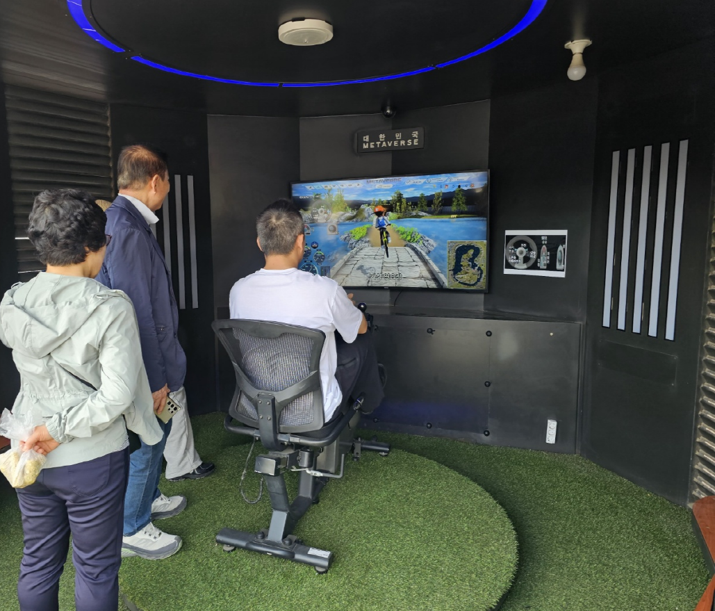 [사진] 2. 다양한 연령대가 체험하는 파크트윈 사진.png